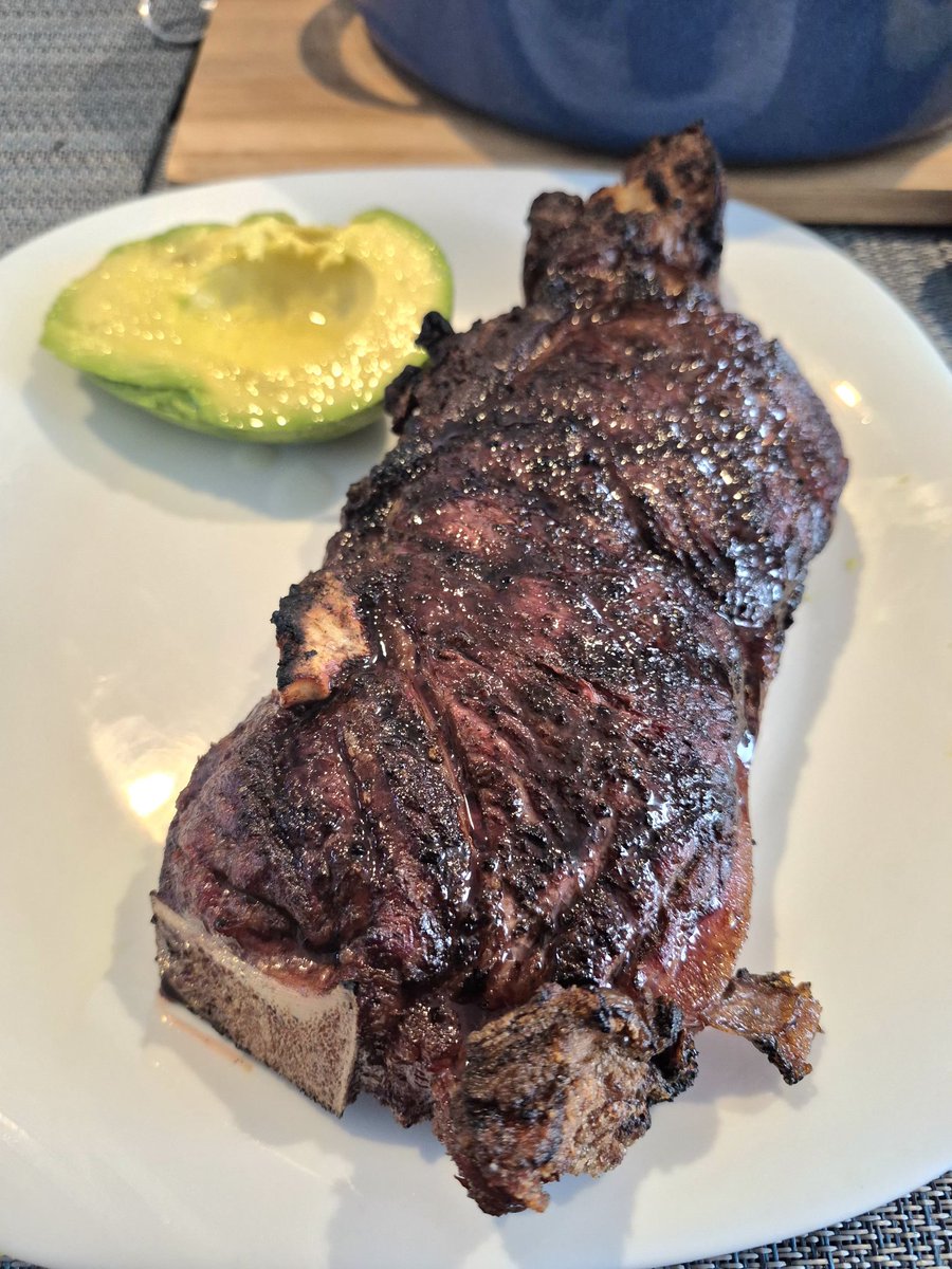 PochoSoprano's tweet photo. No olviden agregar algo verde a su plato del buen comer https://t.co/aYbVXU6e7u