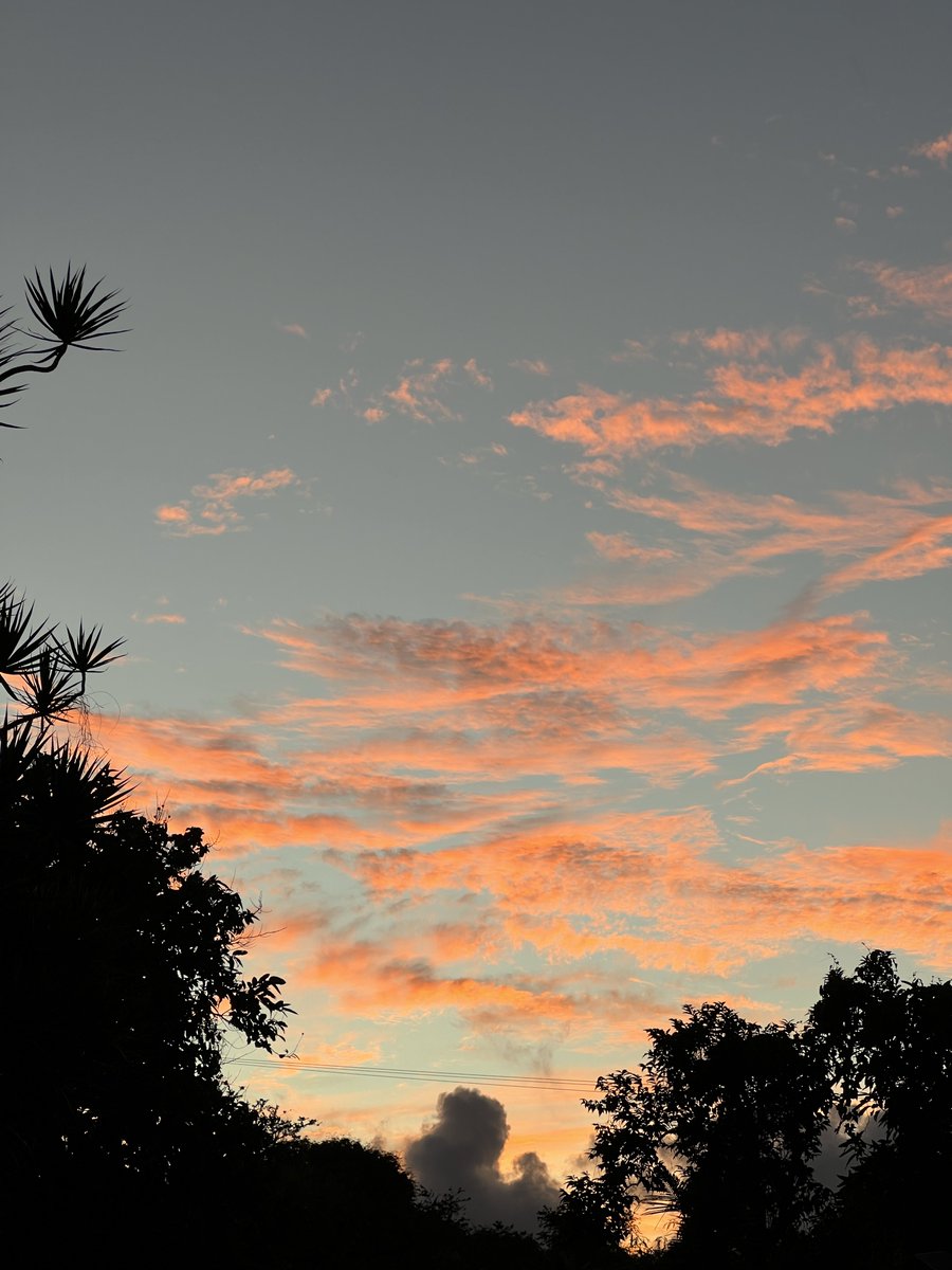 HazyDrifter's tweet photo. Perfection? Maybe not, but still beautiful. 🌅 https://t.co/vjAWQZ5eg4