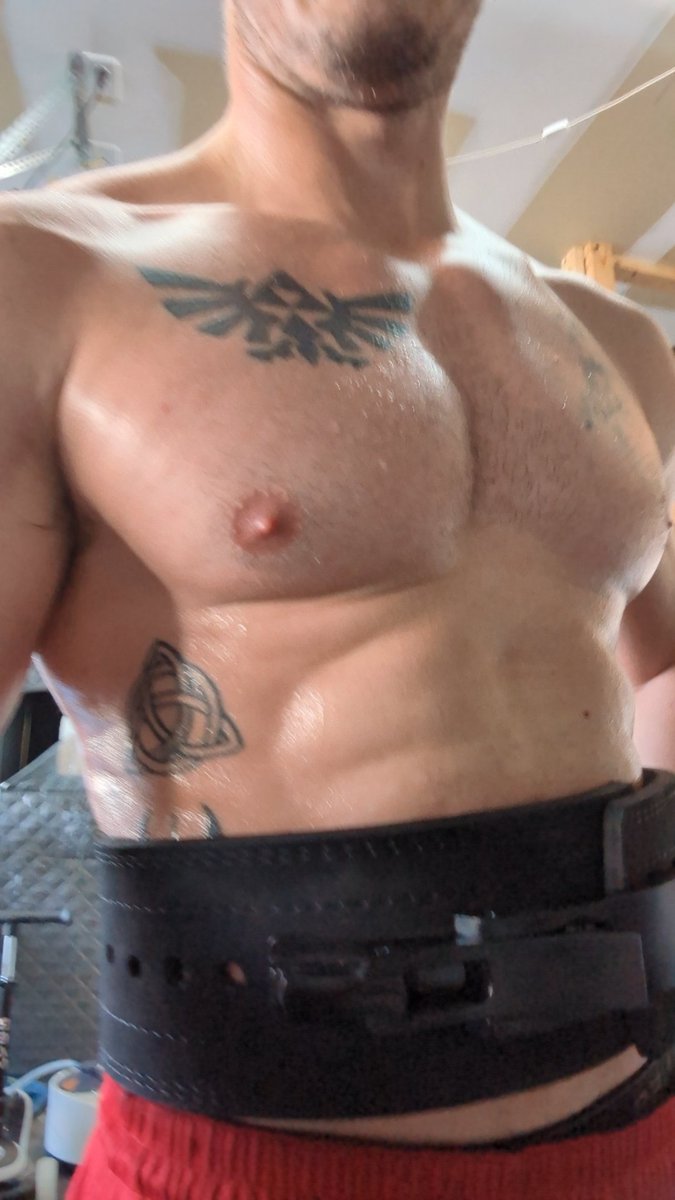 archangel_GS1's tweet photo. Feels like 100F in the gym https://t.co/n7RBzoECbr