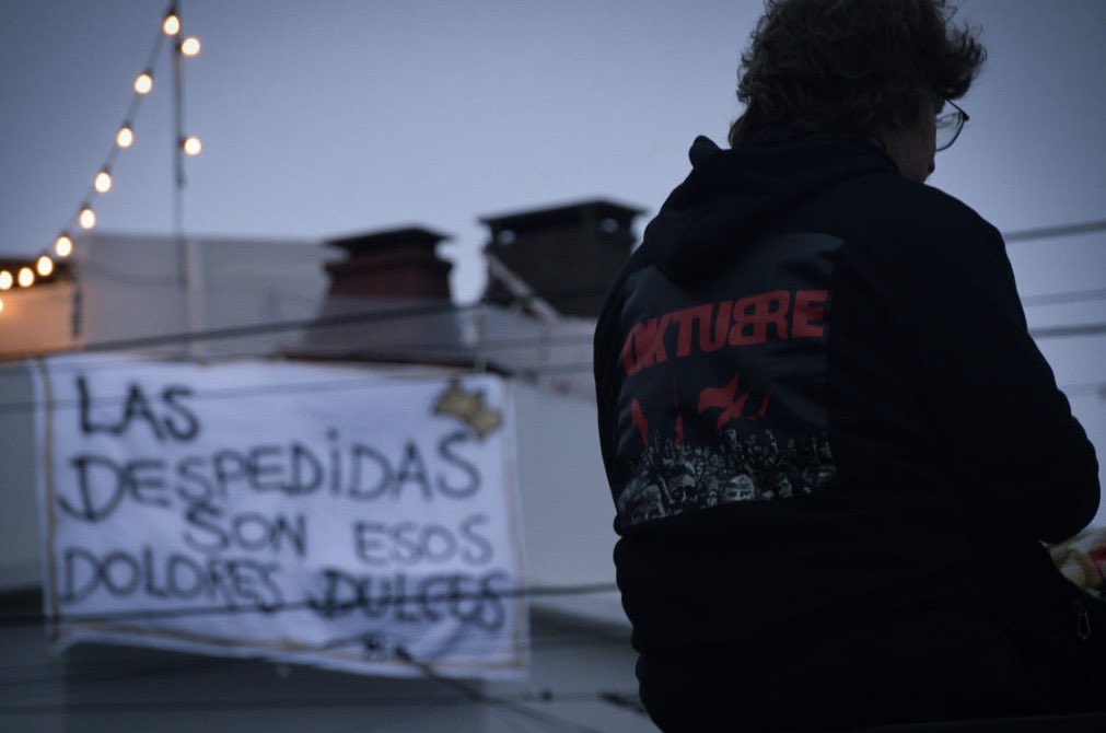 ClaraAlbisu_'s tweet photo. LNP estuvo en Avellaneda. Las fotos intentan capturar la masividad del dolor. Los textos, explicar la densidad de la pasión y al Indio como intelectual revolucionario. 

Lees acá: https://t.co/pwjTXqVbYy https://t.co/2QkO5ksYsc