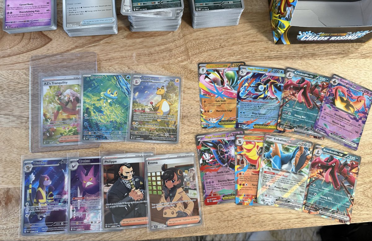 ProfMonstera's tweet photo. What a loaded booster box 😍 https://t.co/NeIoRkKu6A