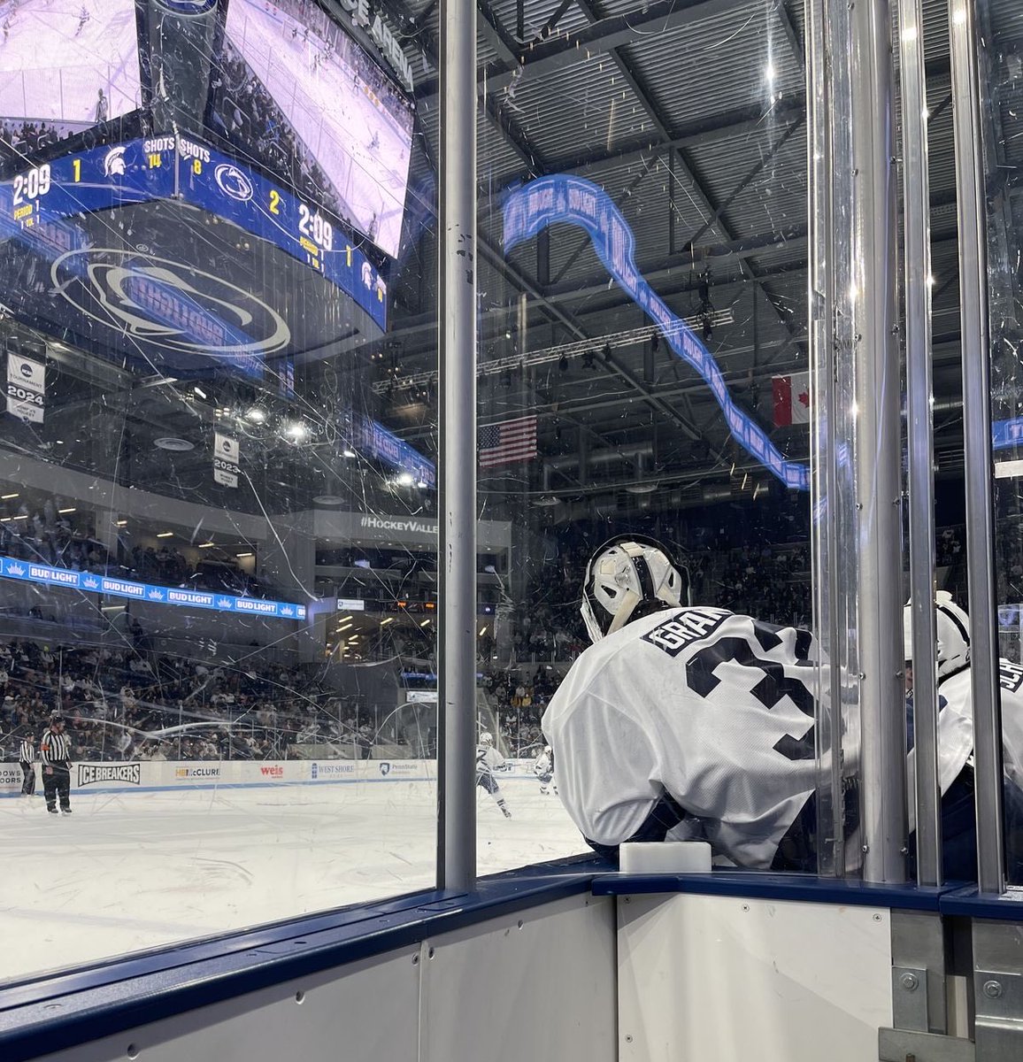 gcfvanty's tweet photo. Taekook au | On the Floor 🏒

Kim era um sobrenome de peso no mundo do hóquei, além de ser descendente de uma das maiores lenda do esporte, também era um prodígio desde a primeira vez que pisará no gelo, no entanto, mesmo em meio a glória e a pressão intensa, Taehyung se vê + https://t.co/5x7wRWA43k
