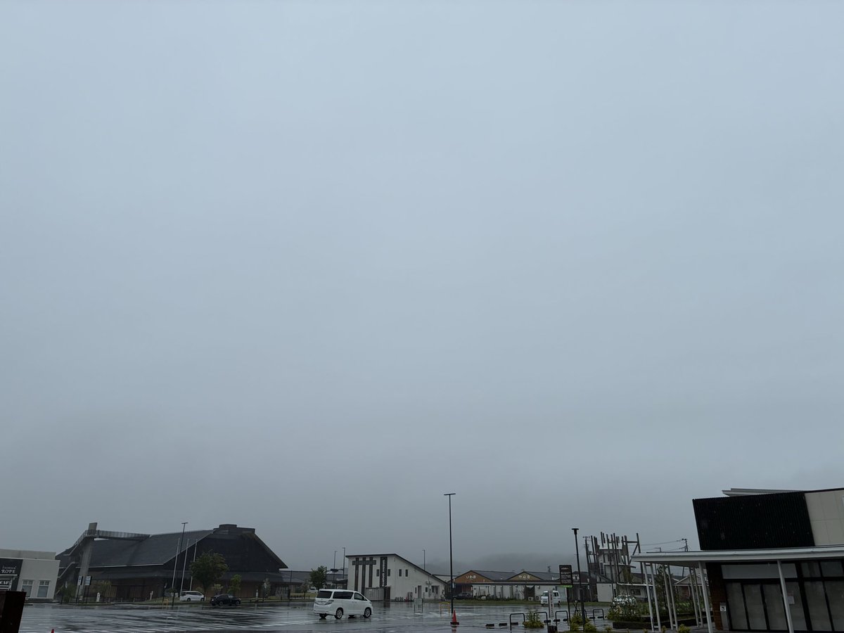 LongfieldMelon's tweet photo. 6月8日(日)
おはようございます。小雨の陸前高田市です☂️今日はずっと雨らしいです。
今日の富良野メロンパン岩手はマイヤ高田店さん前で18時頃までの販売を予定してます(^ ^) https://t.co/nn6eMgemAi