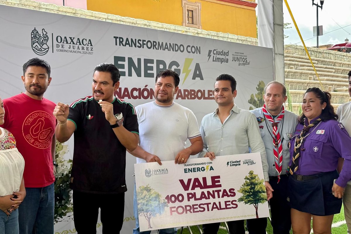 bernardomayren's tweet photo. 🌳💚 SEGUIMOS TRABAJANDO POR UN OAXACA MÁS VERDE

El día de hoy participé en la entrega de arboles que se realizó por parte de nuestro presidente municipal Ray Chagoya a asociaciones, instituciones y organizaciones cuyo compromiso por el medio ambiente y con su sociedad los ha distinguido:
 
🌱 PDMU Zona Oaxaca
🌱 Fundación Grupo ADO
🌱 Asociación de Scouts de México A.c. Provincia Oaxaca 

Sumando esfuerzos, fortalecemos nuestro el compromiso para construir un municipio más sostenible y con mayor conciencia ambiental. 🌎✨