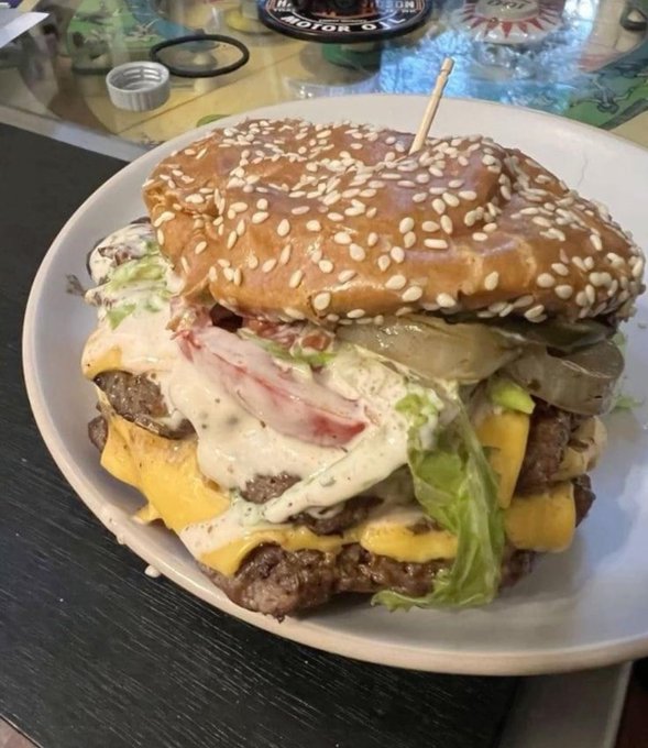 femalebodybuil6's tweet photo. Does Mayo belong on a burger? 🍔. https://t.co/VFZiOSdtag