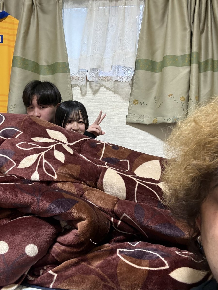 tkdai67's tweet photo. 子供達がお祝いに来てくれて
最高の誕生日やった。

愛娘は手作りのクッキー
娘の友達達は沢山のプレゼント
生産性の無い高校生の下ネタ話
みんなで焼肉パーティー
最高の仲間で可愛い子供達！
いつも高校生6〜8人をワンオペ！笑
楽しいぜ育児！

４２年目もよろしくお願い致します！

40超えてから年取るのマジでた���しいー！！
