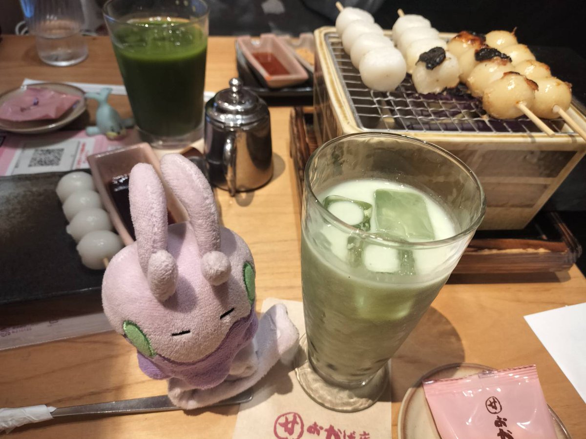 ahirunosora1984's tweet photo. 【おまけ】
会場後にしてフレンドさんとランドマークタワーで肉まん&コメダで団子と抹茶飲みながら上限交換会🥟🍡🍵
さすがに食べ過ぎたので帰り道世田谷の百麺は大盛+替玉に留めておきました🍜
#ポケモンGO #ポケモン #Pokemon_GO #PJCS2026
#華正樓 #コメダ和喫茶おかげ庵 #百麺 https://t.co/CPXusY89bj