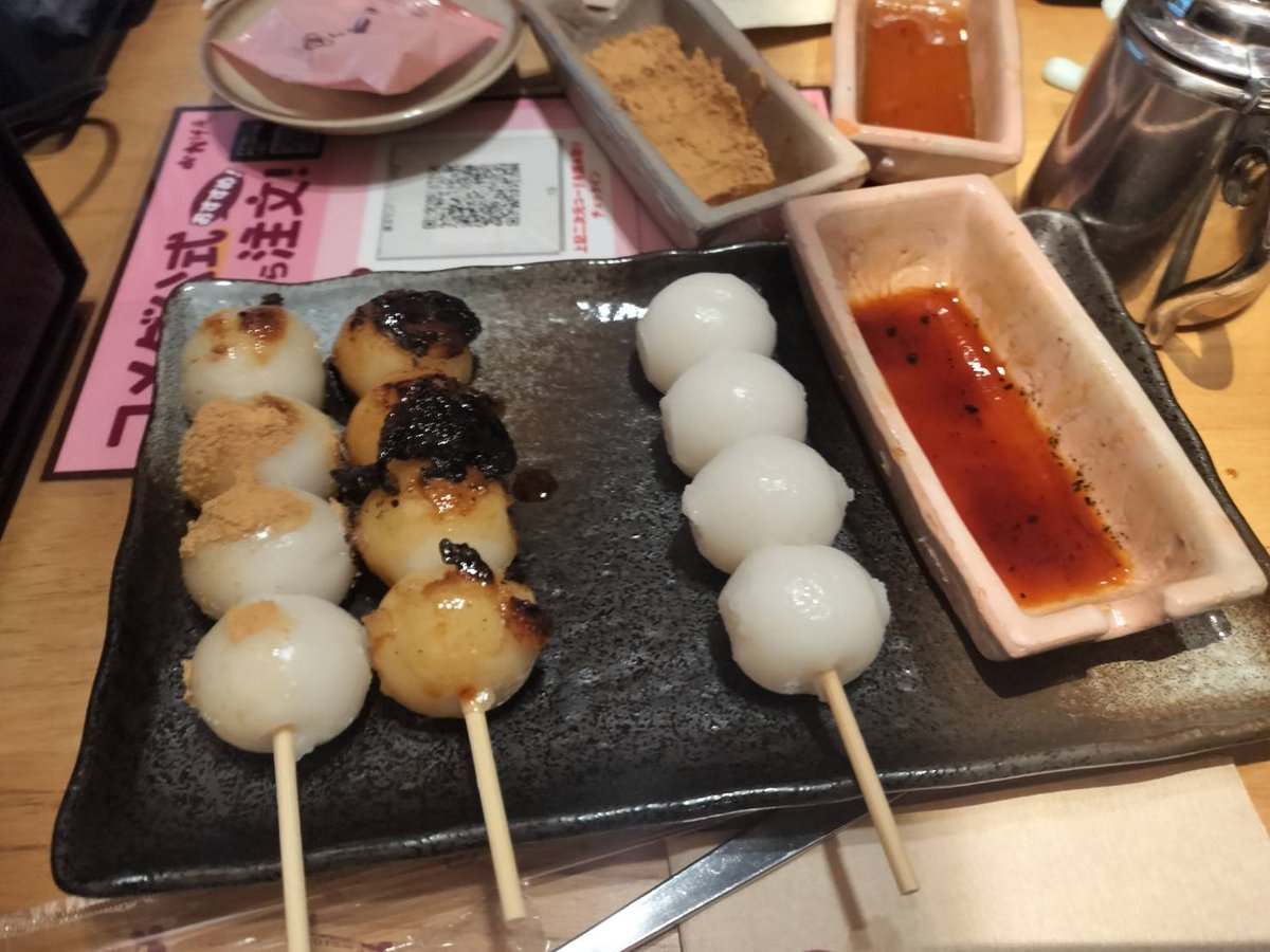 ahirunosora1984's tweet photo. 【おまけ】
会場後にしてフレンドさんとランドマークタワーで肉まん&コメダで団子と抹茶飲みながら上限交換会🥟🍡🍵
さすがに食べ過ぎたので帰り道世田谷の百麺は大盛+替玉に留めておきました🍜
#ポケモンGO #ポケモン #Pokemon_GO #PJCS2026
#華正樓 #コメダ和喫茶おかげ庵 #百麺 https://t.co/CPXusY89bj