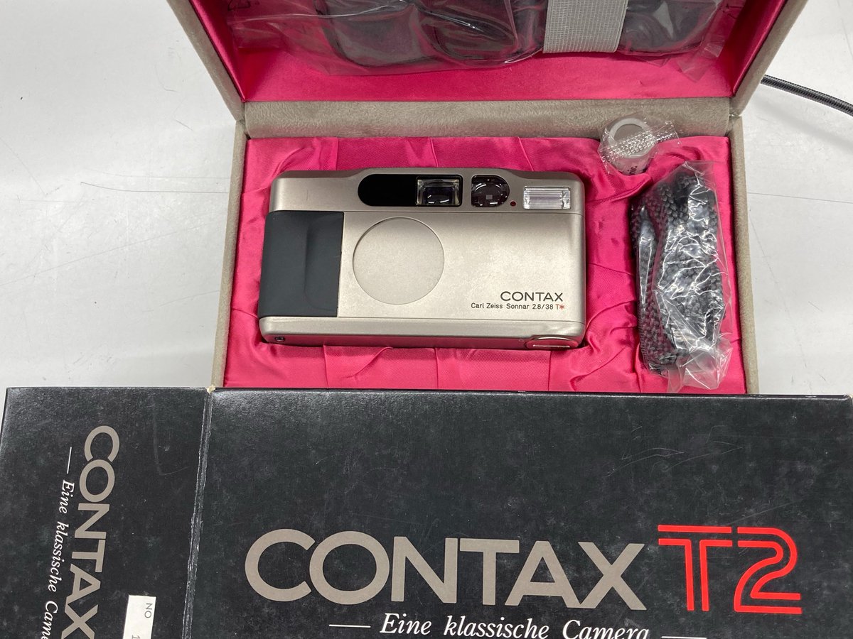 Ho210409's tweet photo. CONTAXカメラ入荷。

＃ハードオフ
＃ハドフ
＃HARD・OFF
＃ハードオフ末広店 https://t.co/BzLgBT4wrA