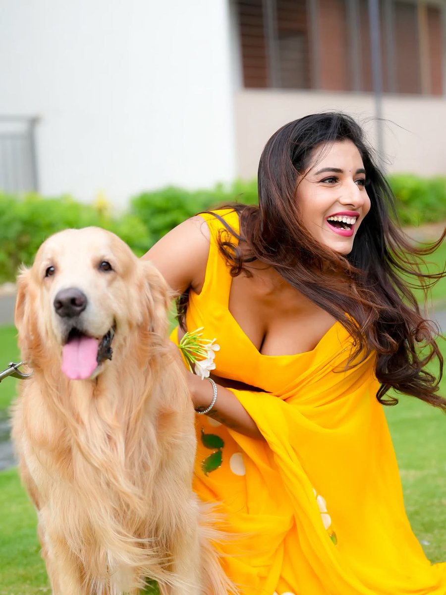 sameena998's tweet photo. Vishnu Priya lanja sallu chustunte madda lestundi kasi tera degali lanja ni https://t.co/yqOYhr1ugA