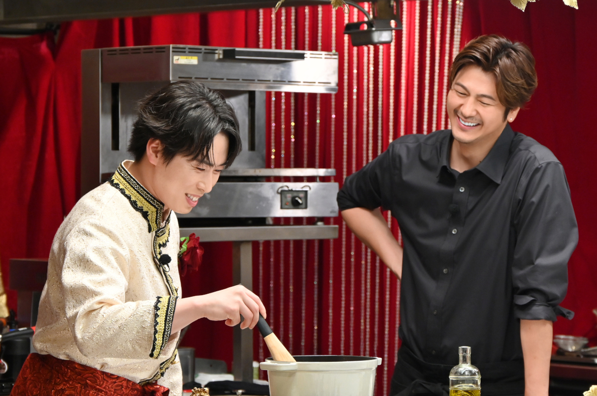 oricon's tweet photo. 📺6/16(火)黄金のワンスプーン！
⠀
Snow Man宮舘涼太、本木雅弘＆青木崇高に
特製弁当「黒牢重」差し入れ🍱
⠀
食べ進めると”秘密のメッセージ”が…
「黒」づくしの舘様特製お弁当
⠀
速水もこみちとの夢コラボや
上川隆也とのパーティータイムも🌹
https://t.co/WcGSqdKxDV
⠀
#黄金のワンスプーン https://t.co/UBHN5lp8G3