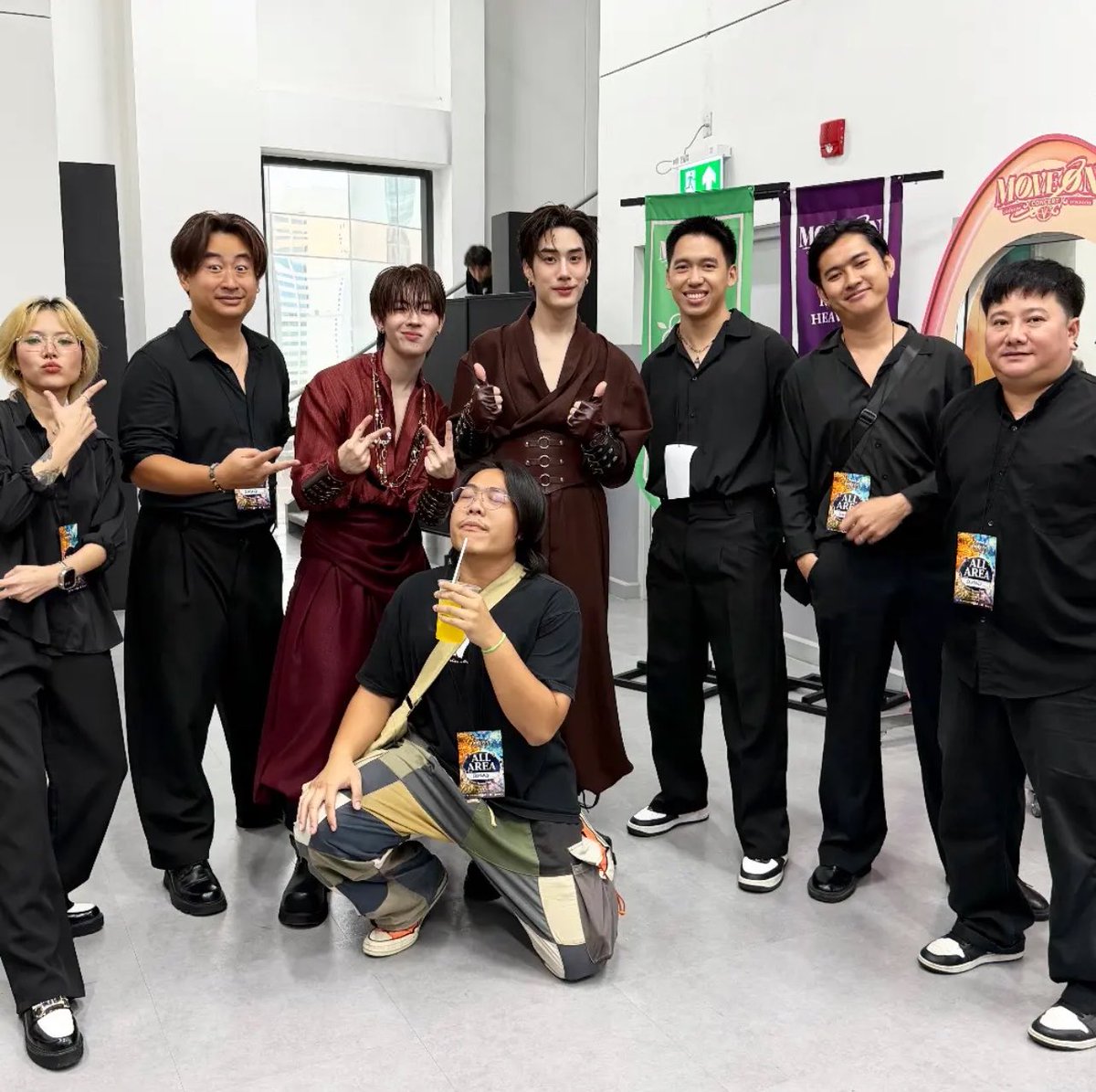 pasunmoon's tweet photo. ดีใจที่เห็นพี่ๆทีมงานทุกๆคนเอ็นดูเติ้ลเฟิร์สวัน และคอยซัพพอร์ตน้องๆ เด็กๆสมควรได้รับความรักอย่างดีจริงๆ 🥺💚🩷

#MOVEONCONCERTxTleFirstone
#TleFirstone #เติ้ลเฟิร์สวัน https://t.co/VEtooka9cE