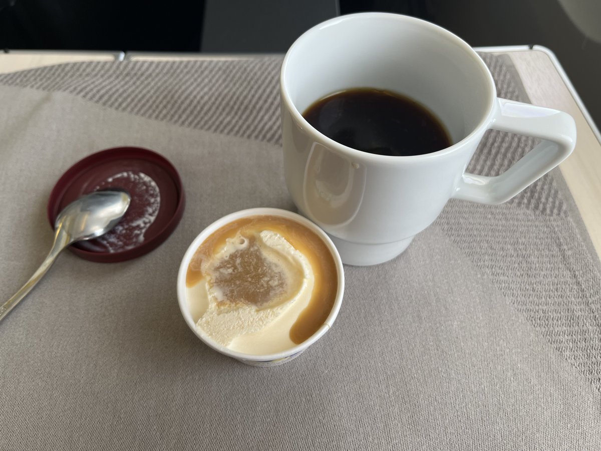 cro96cro's tweet photo. 今日のハーゲンダッツはカチカチではありませんでした。

星型ならず🌟

三峡ダムの洪水のようです（見たことないけど😝） https://t.co/tXq7Vos5CD
