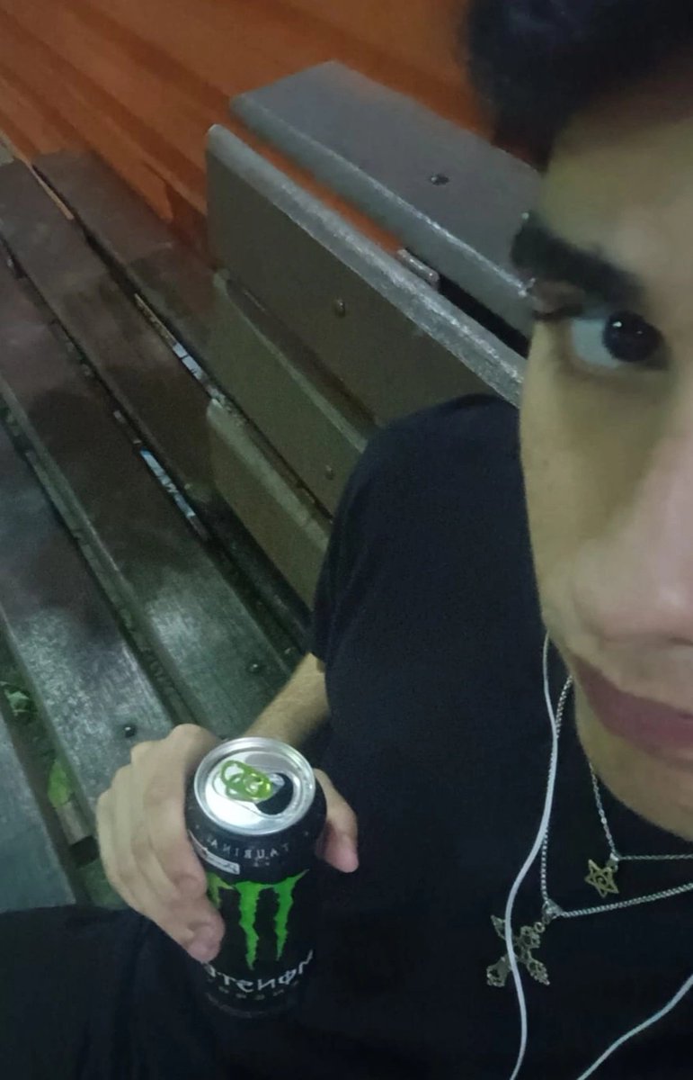 robertcostaz's tweet photo. apenas um domingo a noite https://t.co/nxb8DzgKag