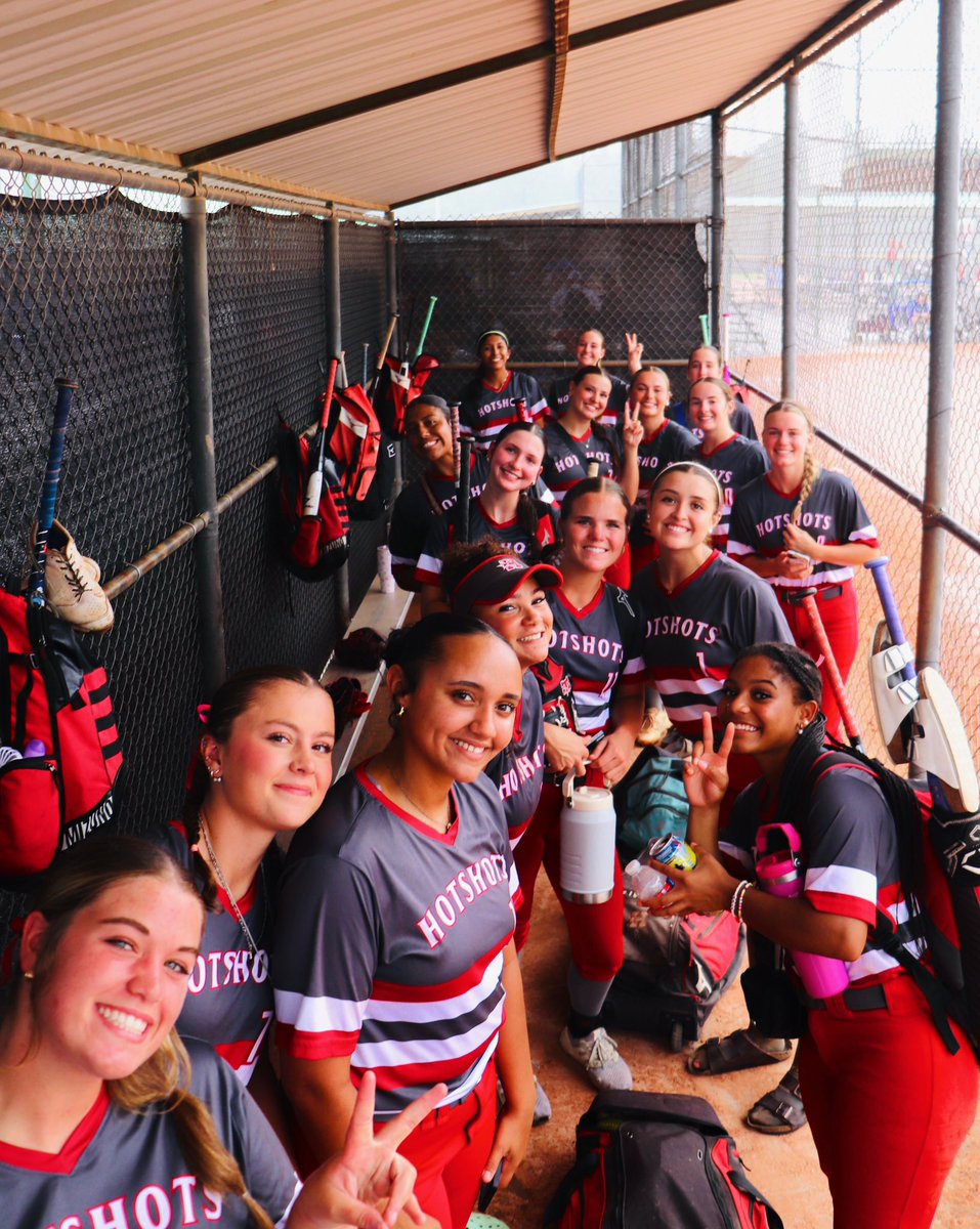 hotshotsjones's tweet photo. Nice start to the summer by this beautiful talented group of girls at the annual Hotshots Exposure.  Even the rain didn’t put a damper on the weekend.  Thank you to the Tournament Directors for the great (&amp; hard) work getting the fields back together to get some great work in. https://t.co/BdMpW8ETNC