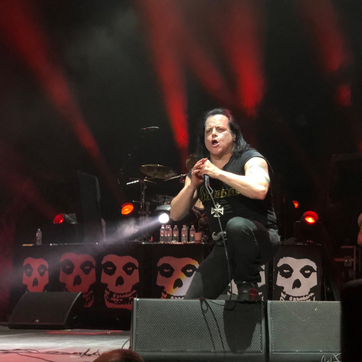 imabigfailure's tweet photo. I don’t care about phone-free concerts because I always rip the bag open so I can take photos, like at the Misfits reunion in NJ 2018 https://t.co/eAV1AYJfpa