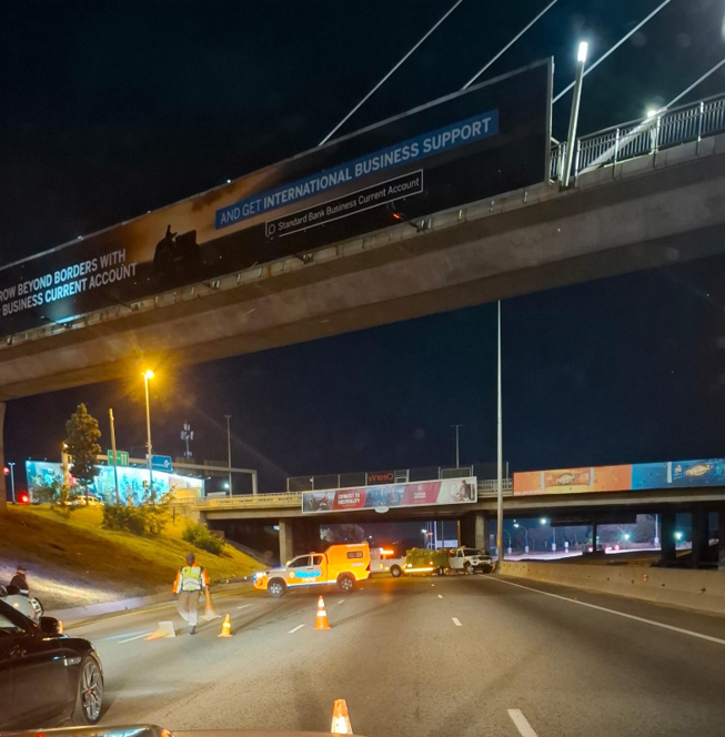 TrafficSA's tweet photo. JHB - M1 South: #CRASH ===> Grayston Drive https://t.co/SgfxyjTh5P