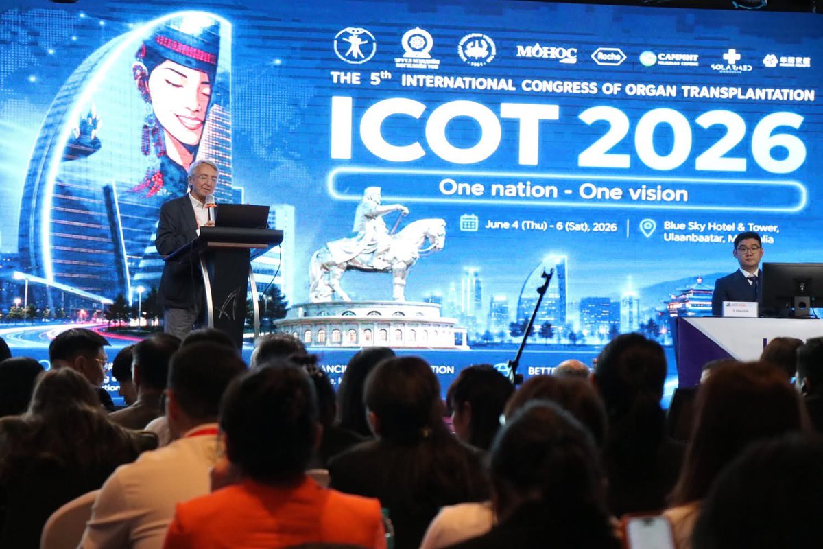 cellclinic_'s tweet photo. ЭРХТЭН, ЭД, ЭС ШИЛЖҮҮЛЭН СУУЛГАЛТЫН ОЛОН УЛСЫН V ХУРАЛ “ICOT-2026”-Д МАНАЙ ЭМНЭЛГИЙН ТӨЛӨӨЛӨЛ АМЖИЛТТАЙ ОРОЛЦЛОО

2026 оны 6 дугаар сарын 6-ны өдөр зохион байгуулагдсан Эрхтэн, эд, эс шилжүүлэн суулгалтын олон улсын V хурал “ICOT-2026”-д манай эмнэлгийн Гүйцэтгэх захирал, АУ-ы доктор, дэд профессор Э.Одхүү оролцож, “Эсийн банкнаас эмнэлзүйн хэрэглээнд: Нөхөн төлжүүлэх эмчилгээг эрхтэн шилжүүлэн суулгалттай холбох нь” сэдэвт илтгэлийг танилцууллаа.

Тэр��эр илтгэлдээ эсийн банкны үйл ажиллагаа, эсийн бүтээгдэхүүний чанар, аюулгүй байдлыг хангах тогтолцоо, эсийн технологид суурилсан нөхөн төлжүүлэх эмчилгээний өнөөгийн хөгжил, цаашдын чиг хандлагын талаар дэлгэрэнгүй танилцуулсан юм. Мөн эрхтэн шилжүүлэн суулгах эмчилгээний үр дүнг сайжруулах, эд эрхтний нөхөн төлжилт��йг дэмжих, өвчтөний амьдралын чанарыг дээшлүүлэхэд эсийн эмчилгээний гүйцэтгэх үүрэг, боломжийн талаар олон улсын туршлага, судалгааны үр дүнд тулгуурлан хуваалцав.

“ICOT-2026” хурал нь эрхтэн, эд, эс шилжүүлэн суулгалтын чиглэлээр ажиллаж буй эрдэмтэн судлаачид, эмч мэргэжилтнүүд, бодлого боловсруулагчдыг нэгтгэсэн олон улсын хэмжээний томоохон арга хэмжээ бөгөөд салбарын хамгийн сүүлийн үеийн ололт амжилт, шинэлэг технологи, эмчилгээний арга барилыг танилцуулах, хамтын ажиллагааг өргөжүүлэх чухал ач холбогдолтой юм.

Тус хурлын хүрээнд нөхөн төлжүүлэх анагаах ухаан, үүдэл эсийн эмчилгээ, эсийн банкны хөгжил, биоанагаахын инноваци, эрхтэн шилжүүлэн суулгалтын дараах эмчилгээ, дархлаа дарангуйлах эмчилгээний шинэ боломжууд зэрэг өргөн хүрээний асуудлыг хэлэлцсэн байна.

Манай эмнэлэг нь эсийн эмчилгээний чиглэлээр олон улсын түвшний мэдлэг, туршлагыг нэвтрүүлэх, судалгаа шинжилгээний ажлыг хөгжүүлэх, иргэдэд чанартай, аюулгүй, хүр��ээмжтэй тусламж үйлчилгээг хүргэх зорилтын хүрээнд энэхүү олон улсын хуралд идэвхтэй оролцож байна.

Цаашид бид дэлхийн жишигт нийцсэн эсийн технологи, нөхөн төлжүүлэх эмчилгээний чиглэлийн шинэ ололт амжилтыг эх орондоо нутагшуулах, эмнэлзүйн практикт нэвтрүүлэхэд чиглэсэн хамтын ажиллагааг өргөжүүлэн ажиллах болно.