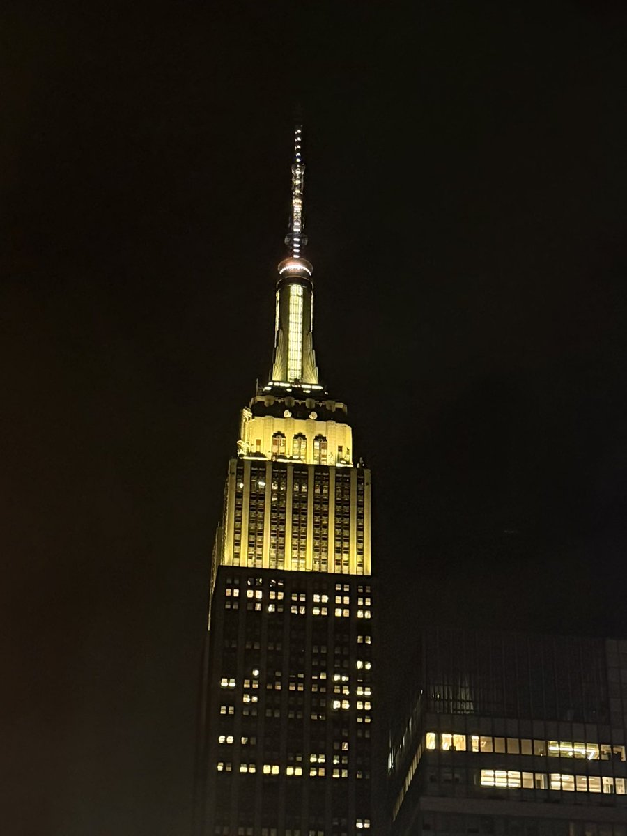 sharxnnm's tweet photo. aquí por donde blair plantó a chuck https://t.co/dnsysXqL5C