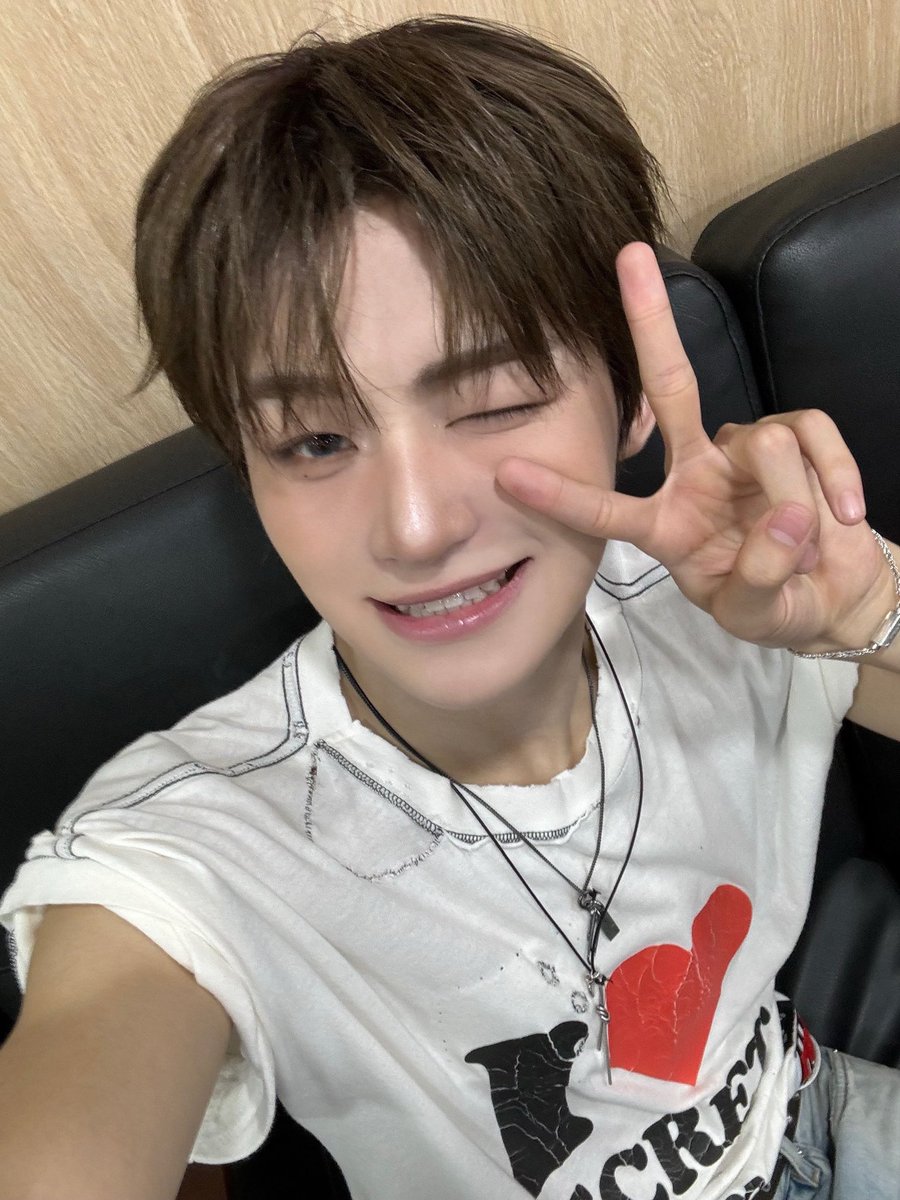 damiroong's tweet photo. 진짜 지훈오빠 개 개 개 씹
알
개좋다..
하 https://t.co/MT4fnqzvKf