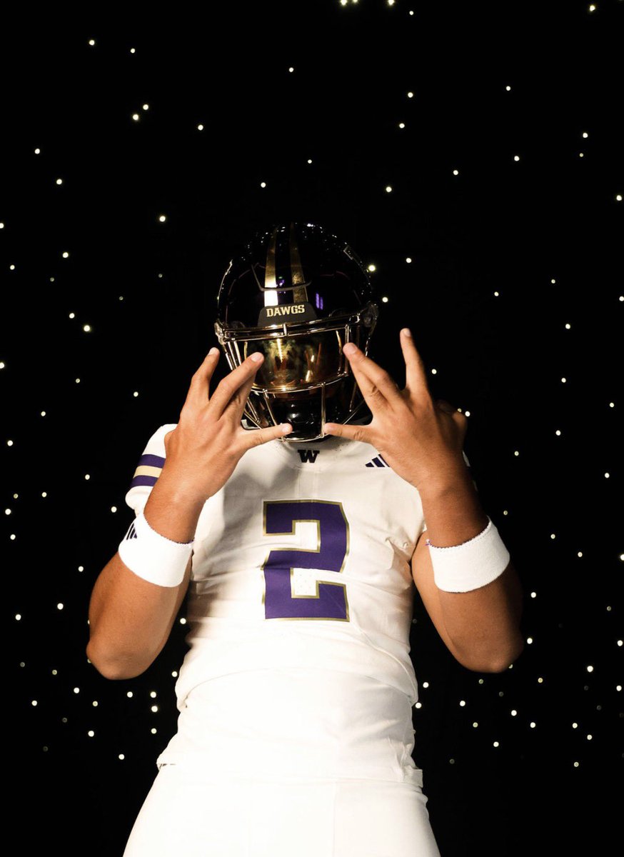 IsaiahLeilua's tweet photo. Had a great time in Seattle! Can’t wait to get up there again. Thank you @UW_Football for hosting me and my family. Go Dawgs!! ☔️☔️☔️

@CoachJeddFisch @CoachBOdom @coachbenford @Coach_Walters @CoachKaufusi @RealMG96 @CoachCRAW @LanaLeilua @nioLeilua https://t.co/1THu2yzIpG