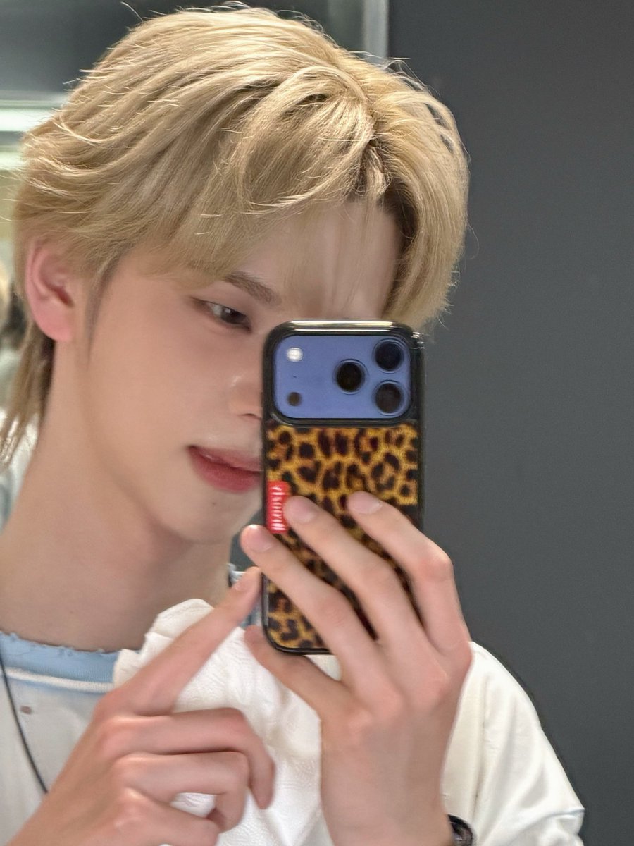 shinyuarchive's tweet photo. 260608 | #SHINYU WEVERSE UPDATE 💌 

hwaiting for monday 😤

*월요팅 is a combination of 월요일 (monday) and 화이팅 (hwaiting!) 

#신유 #TWS #투어스 https://t.co/unmxhN6Wx3