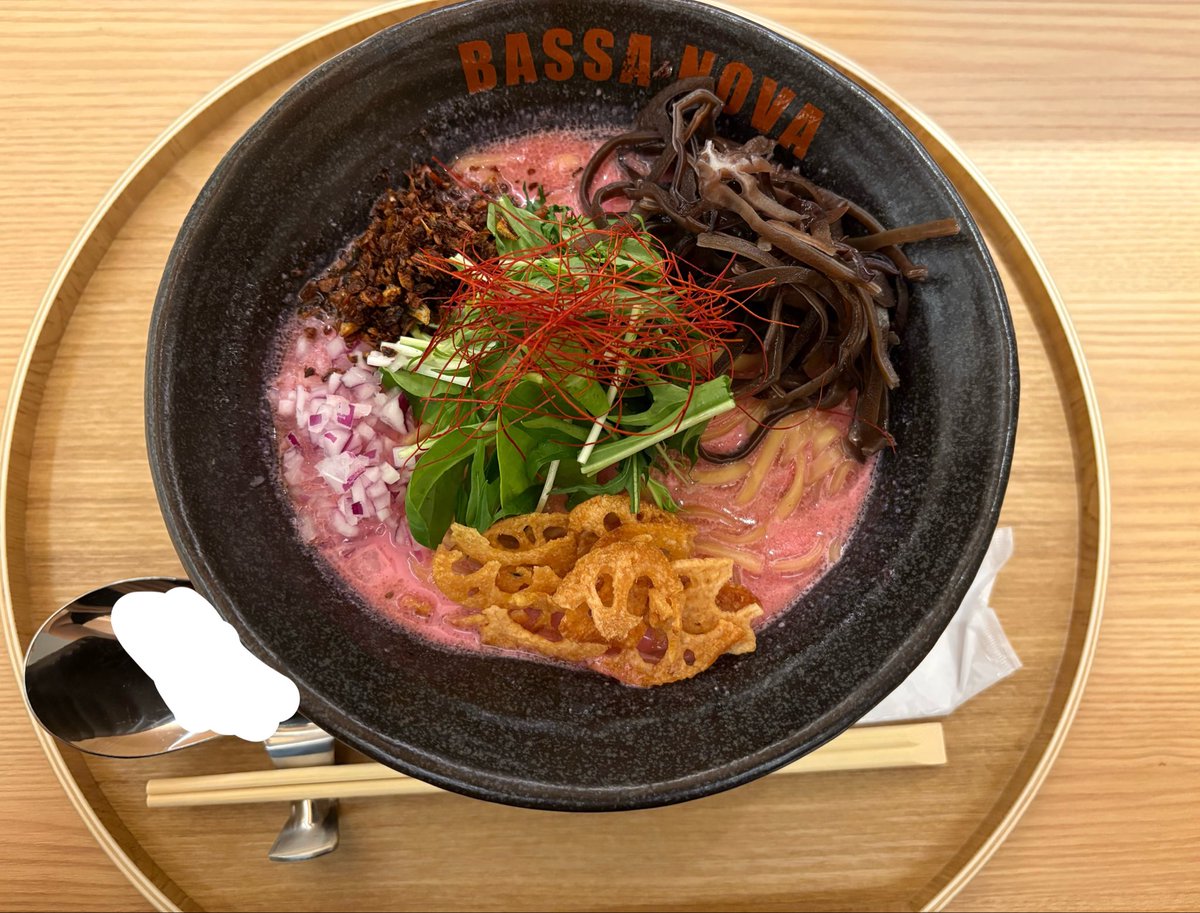 APEX2828's tweet photo. ピンクのラーメン🍜🎀💕
ピンクが気になってヴィーガンラーメン初めて食べたけどめちゃ美味しかった！！
 #ラーメン  #ヴィーガンラーメン https://t.co/LMRj5LHyB9