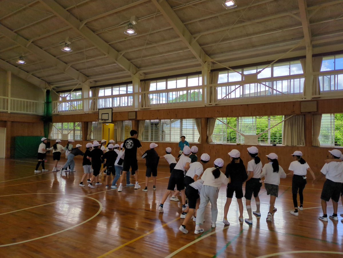 TToshi56's tweet photo. 先日、日本サッカー協会『夢の教室』の夢先生として、岐阜県中津川市の苗木小学校に登壇してきました。

自分の生い立ちや夢についてお話しさせていただき、子どもたちも素敵な夢をたくさん聞かせてくれました。

みんなの未来が楽しみです！これからも夢を応援しています！

#夢 #夢先生 #JFA https://t.co/HiZeC7HaZn