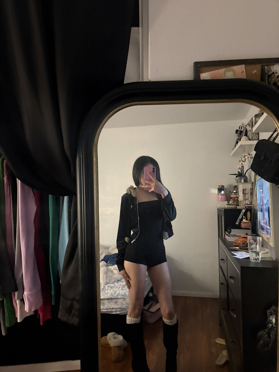 viccontrolsu's tweet photo. Going on a hot date tonight which loser wants to pay for it? https://t.co/uOBW0Xea9r