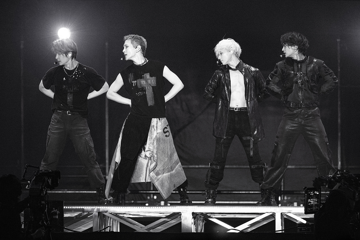slist2015's tweet photo. 샤이니, 일본 단독 콘서트도 성황→ 열도 물들인 찬란한 민트빛 물결

#샤이니 #샤이니콘서트
#샤이니컴백 
#SHINee 
#SHINeeworld_VIII 
#SHINeeWORLDVIII_THE_INVERT  
@SHINee
#Atmos
⬇️관련기사⬇️
https://t.co/k2b6va9mYb https://t.co/9vSPanqMiM