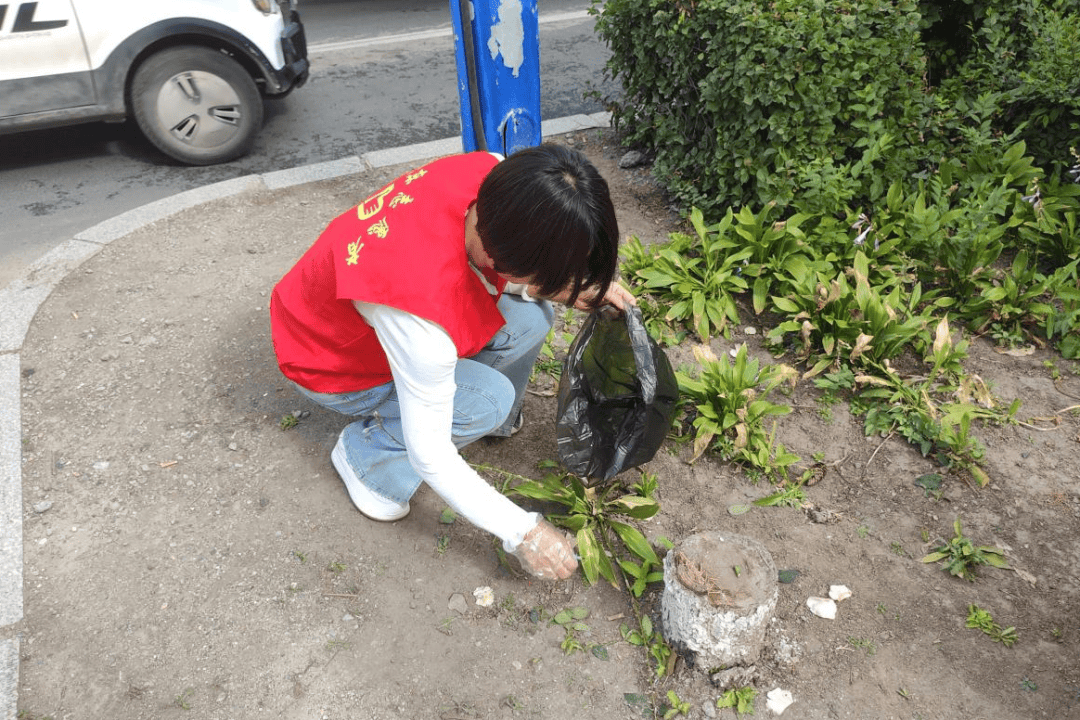 caan501189532's tweet photo. Come join our neighborhood spring cleanup this Saturday morning! Meet at the community center at 9 AM—tools, snacks, and new friends waiting for you! ， https://t.co/3Uz4OG3Cf8
