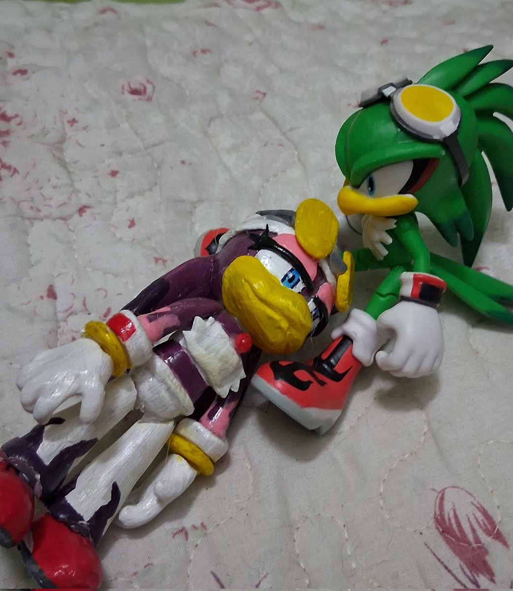 Stolen_peacock's tweet photo. I couldn't leave him alone; I had to make him a figure of his lady while I found an official figure of her ๐ฅบ๐๐
#SonicTheHedgehog #JetTheHawk #WaveTheSwallow #jetave https://t.co/WGnUwrI5Iw