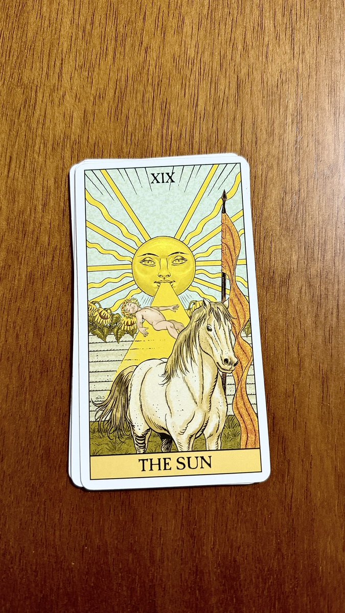 bruxocris's tweet photo. ♏︎ escorpião • sol e ascendente
Ótima semana pra você! Tem resposta, tem cura de feridas e dores, tem leveza, tem aquela sensação de que as coisas estão indo bem ou vão melhorar e de que você pode simplesmente estar nelas sem esperar o próximo problema aparecer. Solução até do que vc n quer, mas precisa. 
O Sol não é uma carta de falsas expectativas. É uma carta de que o que tá bom é real, que o que tá chegando de positivo tbm. É um choque de realidade.
Nos afetos, tem calor. Quem tá num relacionamento sente aquele gostinho bom de estar com alguém que quer. Quem tá solteiro(a) atrai algo. No trabalho, semana de resultado e de ser visto(a) com bons olhos.