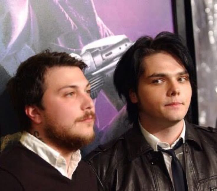 ierofreak's tweet photo. frerard i #filho deles ne https://t.co/UYWJbCCR0S