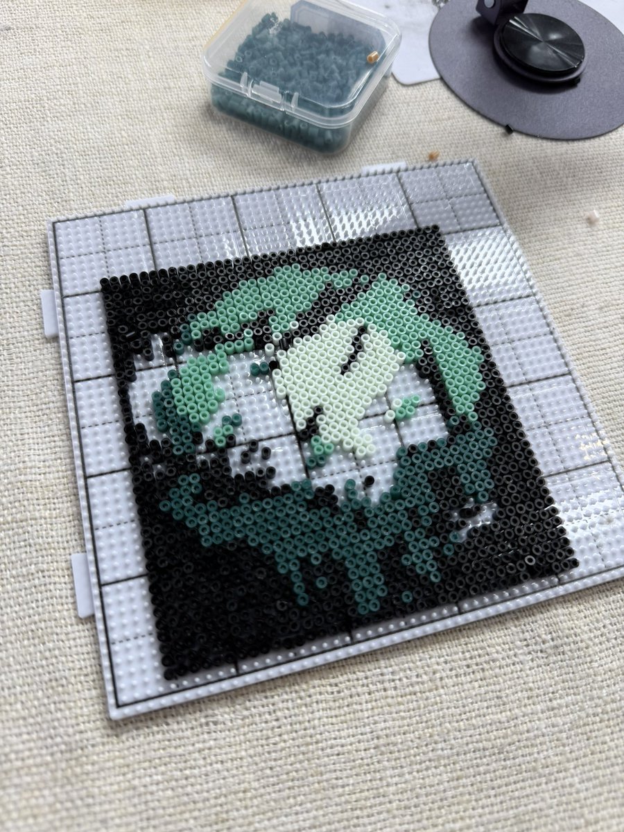 GutsMercury's tweet photo. From the Sea of Thieves to the bead board. ⚓️

I designed this pattern from scratch, spent several hours carefully placing every single bead, and finished it with a precise heat-fusing process to bring the artwork to life.
@SeaOfThieves #BeMorePirate https://t.co/l78Mcbp422