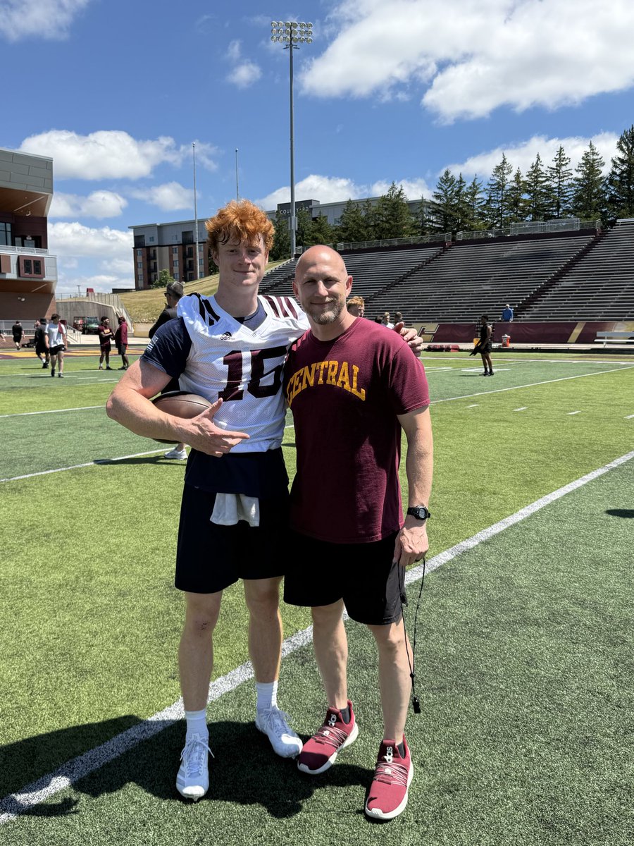 GPSouth_AD's tweet photo. π Commitment Alert!
Grosse Pointe South Varsity Football standout Sam Rouleau has officially committed to play at Central Michigan University following his final season as a Blue Devil! Congratulations, Sam! π΅π‘
Go Blue Devils! π₯ Fire Up Chips! #BlueDevilPride #CMUFootball https://t.co/zOVylNtVTm