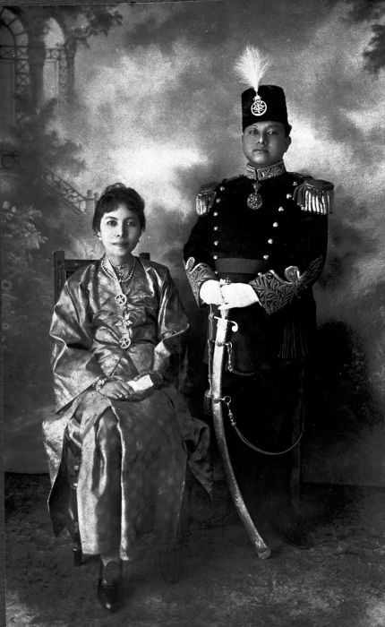 SaufyJauhary's tweet photo. Sultan Melayu Siak sumbang untuk Indon: 13 juta Gulden Belanda

Sultan Jawa Jogjakarta sumbang untuk Indon: 6.5 juta Gulden Belanda

Balasan Sukarno:
Kesultanan Siak Dimansuhkan 
Kesultanan Jogjakarta dikekalkan + jawatan Gubernur tanpa bertanding yg boleh diwariskan https://t.co/uHspnR2SRr