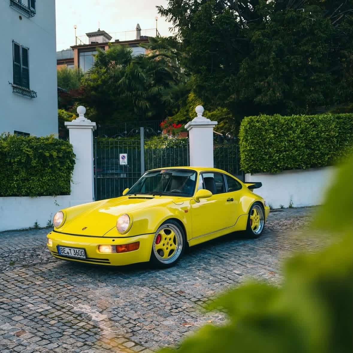 rarecarsonly's tweet photo. Full post: https://t.co/qvrAxh367Y

This is a 1994 Porsche 911 (964) 3.6L Turbo, the only example in existence finished in a color known as Saturn Yellow. Porsche introduced the first-ever 964 Turbo in March of 1990 as the successor to the 930.

📸: @fierlinga_dffotografie https://t.co/A5twStZjaY