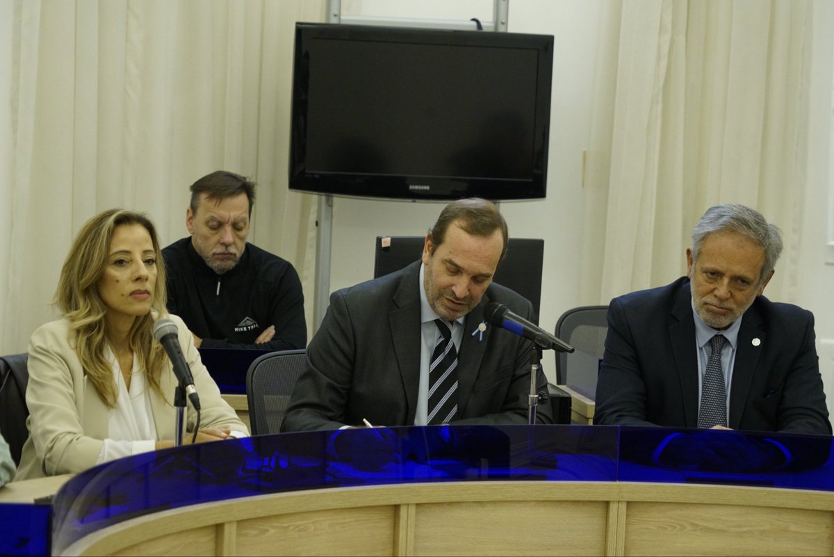 legismagister's tweet photo. Gracias a todos los vocales del Tribunal de Disciplina del @CPACF  que volvieron a elegirme para presidirlo.Gracias @masvelez por mantener la unidad. Gracias @rgillavedra por tu vocación. Gracias @garciaalej por conducir hoy esta institución y honrarme con ser parte de la misma. https://t.co/T8rKZeqWUk