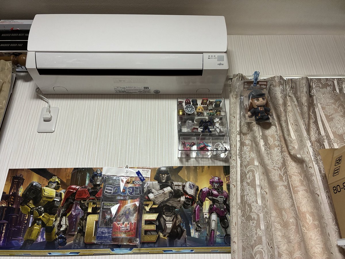 sendai9130's tweet photo. @noisemaze @suika_warp 壁に留められる300円のやつの方が俺の部屋向きだな https://t.co/54RtjJXtba