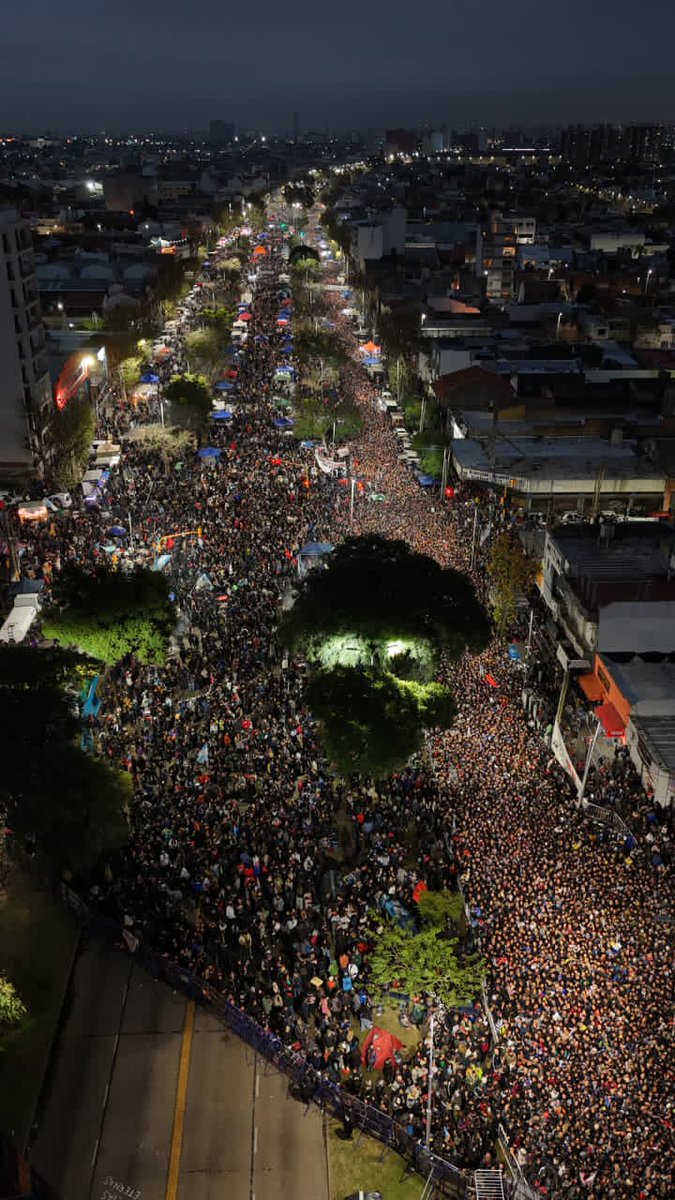 Soysonia2's tweet photo. Somos más pueblo que milicos, nunca se olviden de eso. 
Tenemos la obligación de salir a las calles, liberar a Cristina y convertirla en Presidenta nuevamente. 

KIRCHNER - KIRCHNER https://t.co/BI73Bvc5SP