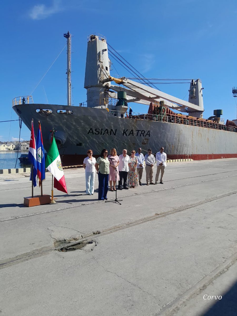 MINCEX_CUBA's tweet photo. 🚢 | Con 1 700 toneladas de ayuda desde México y Belice, el buque Asian Katra atracó en La Habana este domingo.

Alimentos e insumos de primera necesidad que confirman que en los momentos difíciles, Cuba no está sola. 🇲🇽🇧🇿🇨🇺 https://t.co/mEZJFwmGLs