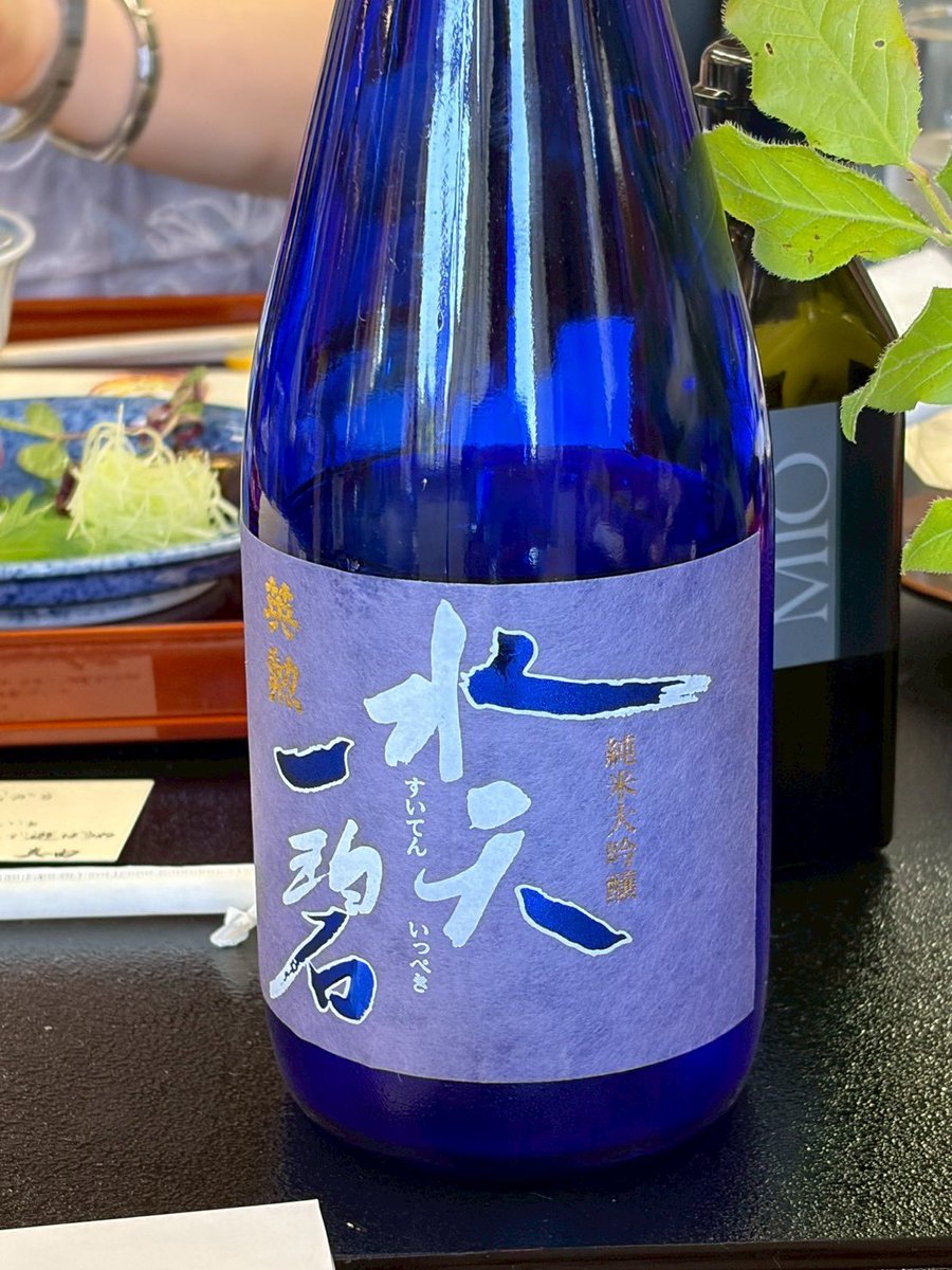 uedatofugosho's tweet photo. 披露宴での一幕。

新郎新婦で上田とうふ謹製の
たる豆腐を開け、二人で器によそい
ゲストにはそのまま、もしくはお塩
またイタリアオリーブオイルで楽しんで
いただきました。

卓上の英勲@eikun_ystore の日本酒と
最高の組み合わせ。

実はたる豆腐…ご注文可能に…(続 https://t.co/B9VfQ1bxai