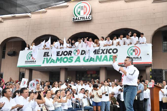 LOVREGA's tweet photo. Hoy es un gran día para la democracia y la oposición: el PRI arrasó en Coahuila. 

16 diputaciones de 16 en juego. 

Morena está herida de muerte y claro que se le puede ganar. https://t.co/ixWXd8mtD8