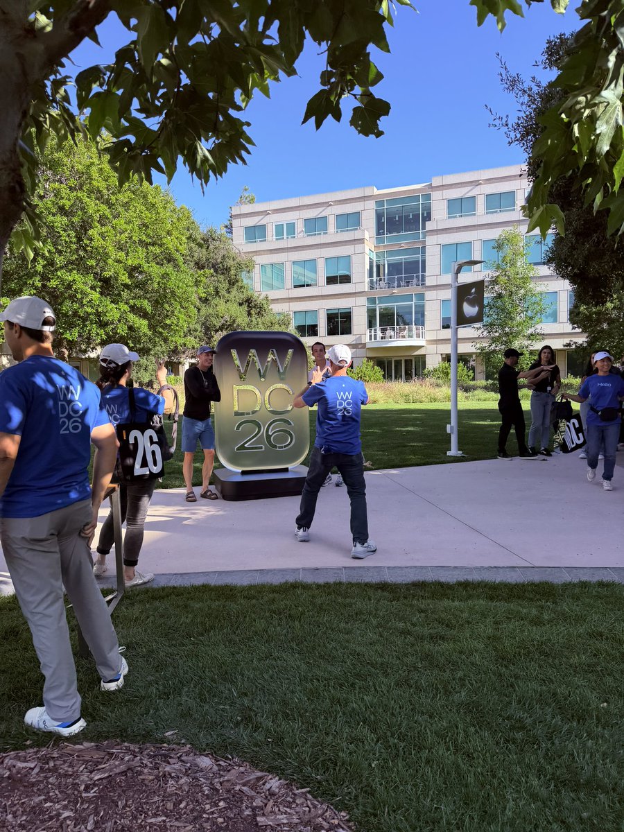 itsdom_sm's tweet photo. #WWDC 🔥 https://t.co/8T4ELhgpob