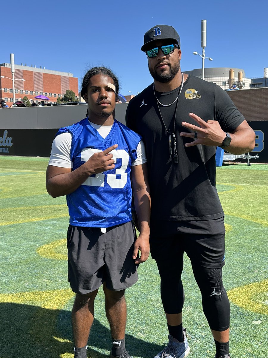 Elijahwilson32's tweet photo. Good day at @UCLAFootball @UCLAFBRecruit thanks for having me🏈
@CoachAJSteward @JamesWilsonMMA @DannyLockhartS1 @GregBiggins @adamgorney @latsondheimer @BlairAngulo https://t.co/3XRxeBtAkB