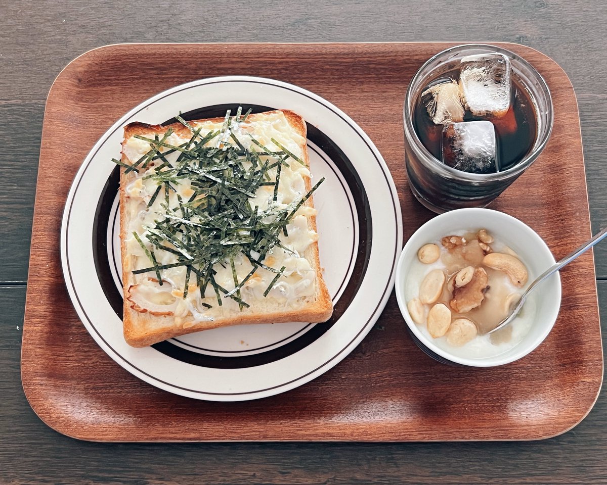1ldk110's tweet photo. 朝ごはん。ちくわとしらすのチーズトースト。上に乗ってるのは刻み海苔。 https://t.co/jyevcMCTJF