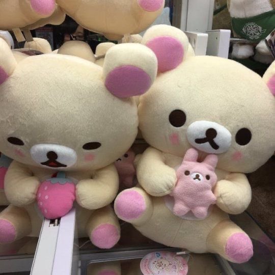 lazylambzz's tweet photo. letting pinterest decide what i am!🐾

🎨 as a hobby
🏐 as a sport
🧸 as a toy
👟 as a pair of shoes

that’s actually so me https://t.co/71bNPI15rR