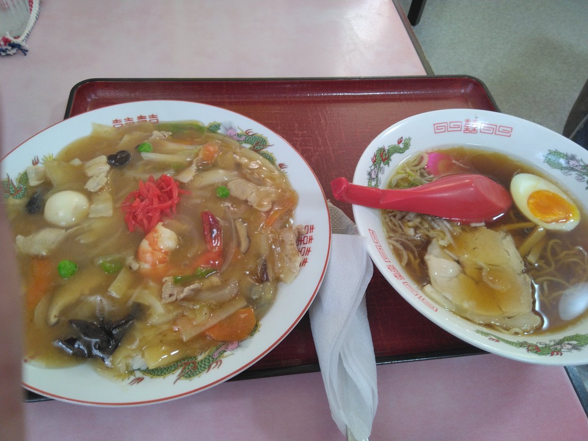 chonbotsuruta's tweet photo. 熱々シリーズ！福龍軒さん『中華丼小ラーメンセット1150円?』。とろみ強めの餡かけが熱ウマでした🔥 https://t.co/bV4diVcqN4