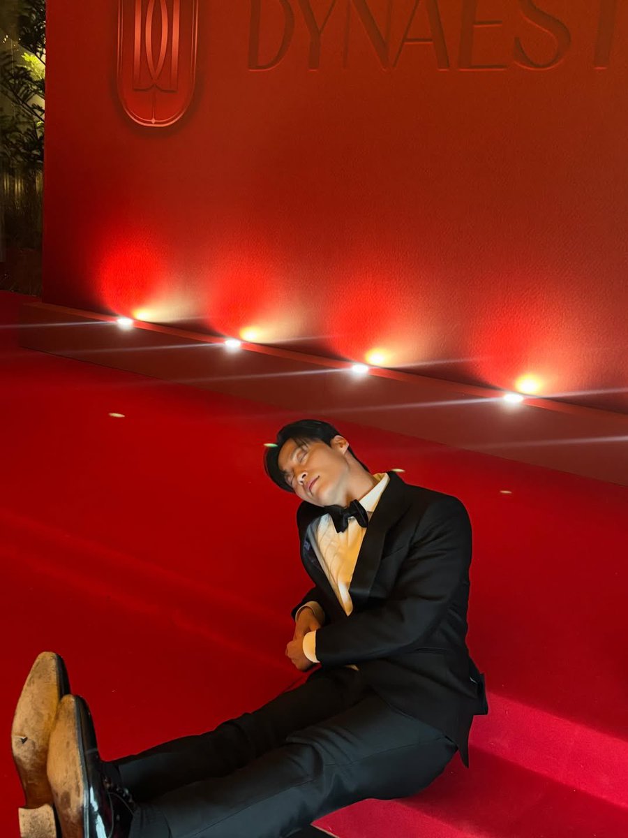 fitchivalry's tweet photo. My tiredzzzzz https://t.co/ywcndUn4IP